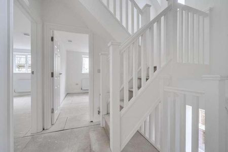 Banbury, Oxfordshire, OX16 - Photo 2