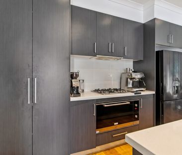 Recently Refreshed 3-Bed Haven – Easy Living with Gardening Included! - Photo 6