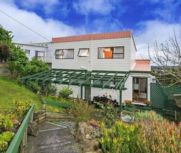 Sunny 3-Bed 2-Bath w Large Deck and Stunning Views - Photo 6