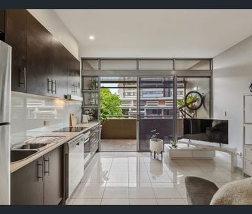 Stylish unit in superb location - Photo 4