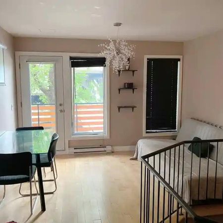 Great 2 bedroom condo. 2 floors. Amazing location. - Photo 4