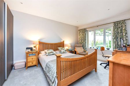 Blenheim Court, Farnham Road, Liss, Hampshire, GU33 - Photo 3