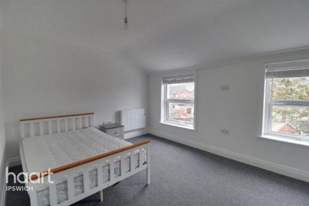 6 bedroom detached house to rent - Photo 3