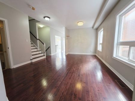 For Lease - 126 Collis Drive, Aurora, Ontario - Photo 2