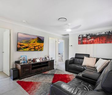 Immaculately Presented Family Home in Saddlers Ridge Estate - Photo 2