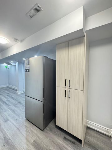 For Lease - 659 Roselaire Trail, Mississauga, Ontario - Photo 2