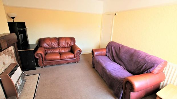 3 bedroom flat to rent - Photo 1