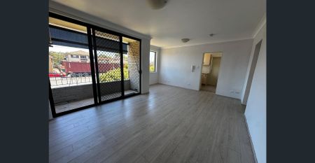 Immaculate first floor apartment - Photo 2