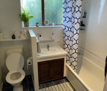 Perched above all - A St Clair gem - Photo 2