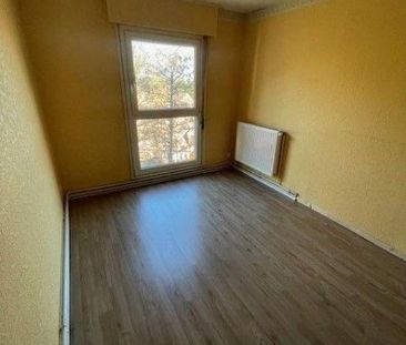 SAINT SAULVE, avenue du Dteur Schweitzer, appt type III offrant: Ha... - Photo 2