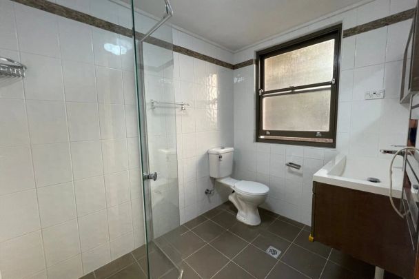 Well-Presented Two Bedroom Apartment in Convenient Penshurst Location - Photo 1