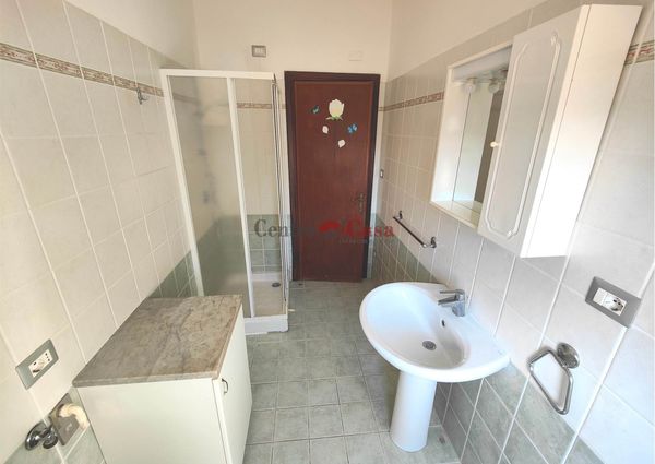 Appartamento con 2 camere, arredato.