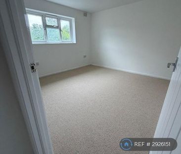 2 bedroom maisonette to rent - Photo 2