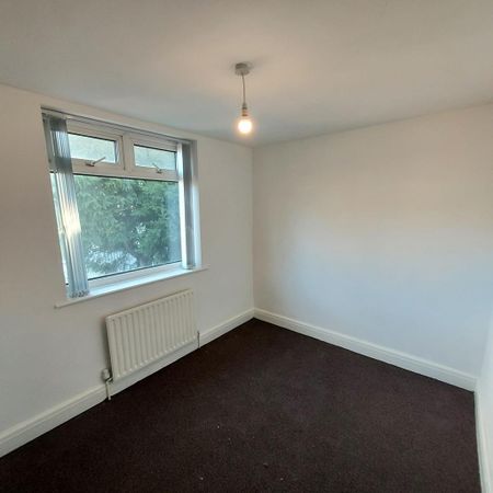 4 bedroom semi-detached house to rent - Photo 5