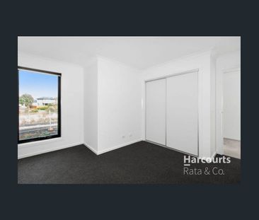 Spacious and Modern 3-Bedroom Home in Wollert - Photo 4