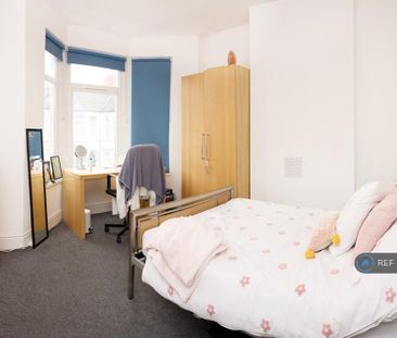 4 bedroom terraced house to rent - Photo 3