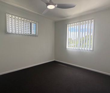 Newly Renovated Family Home - 350m from Waterfront! - Photo 6