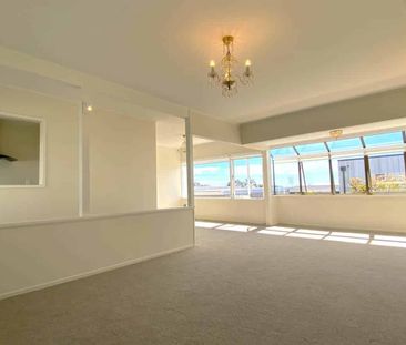 Takapuna Beach Beauty - Photo 2