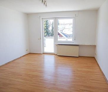 Renovierte 2- Zimmerwohnung mit eigenem Eingang, Balkon, Einbauküch... - Photo 1