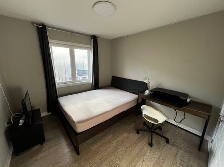 For Lease - 3440 Vernon Powell Drive, Oakville, Ontario - Photo 3