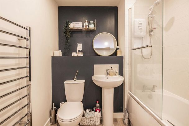 1 bed Flat To Let - Photo 1