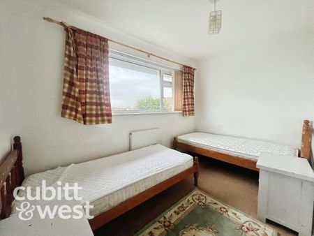 4 bedroom detached house to rent - Photo 4