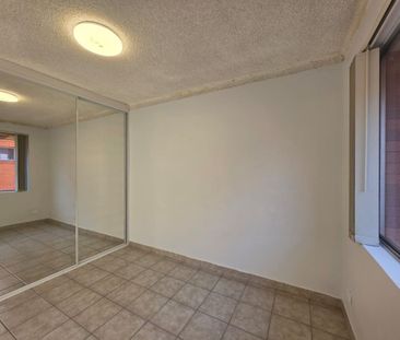 Neat and Tidy 2 Bedroom Unit - Photo 5