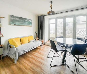 Queens Gardens, Eastbourne, BN21 - Photo 2