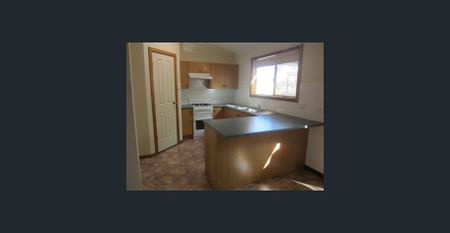 4 Bedroom home - Photo 4