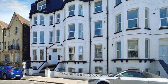 2 bedroom apartment to rent - Photo 3