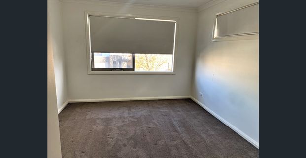 Large 3 Bedroom House!! Call Now To Inspect 9300 9000 - Photo 1