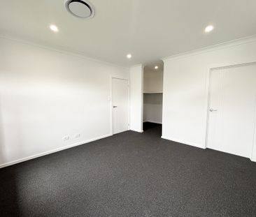 Sophisticated Living in the Heart of Gledswood Hills - Photo 3