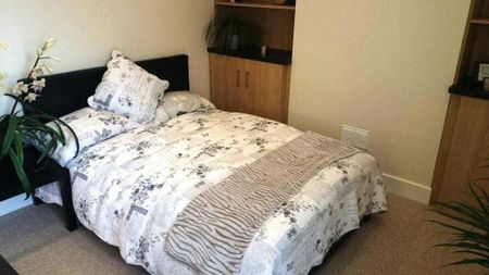 1 bedroom in a house share to rent - Photo 4