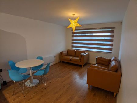 2 bedroom flat to rent - Photo 2