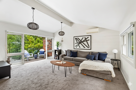 Exquisite Family Sanctuary with Resort-Style Entertaining - Photo 4