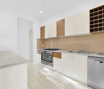 Lakeside Living in Pakenham! - Photo 3