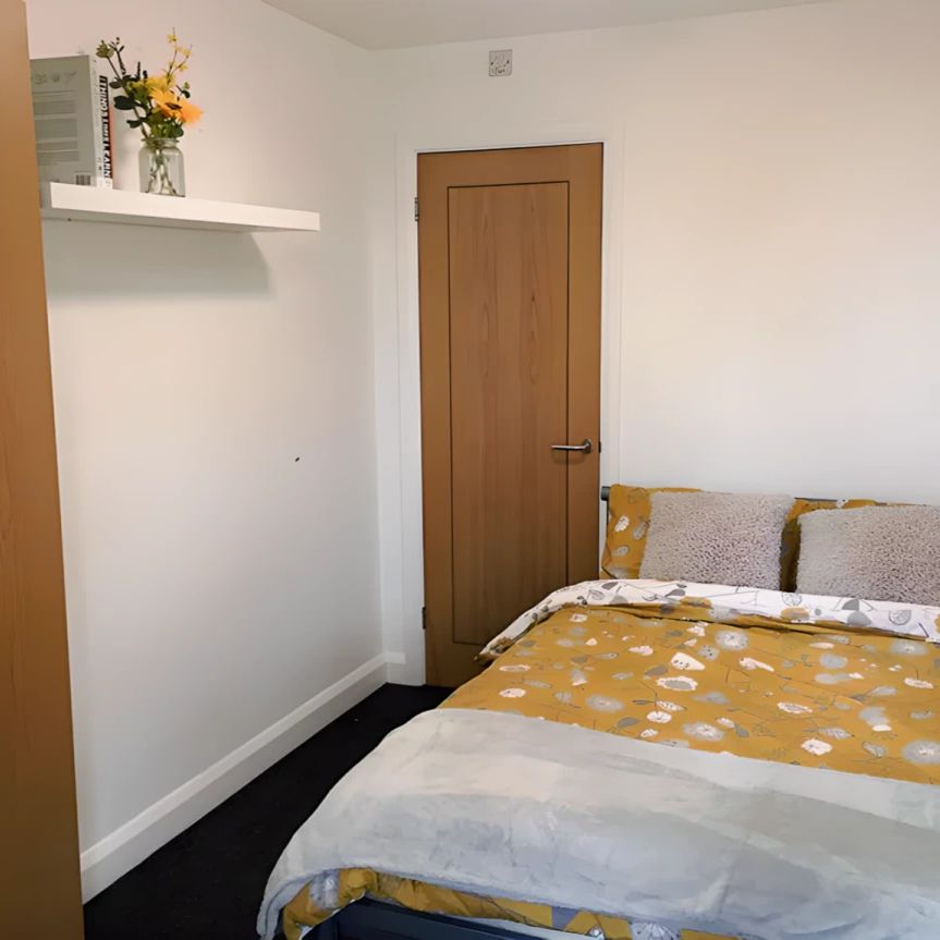 One Bed Flat - Photo 1