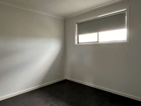 Modern Three Bedroom Home - Close to Train Station - Photo 4