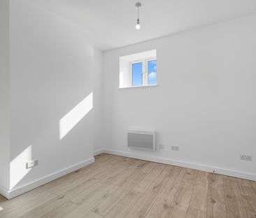 3 Bed Flat, Seven Sisters Road, N15 - Photo 1