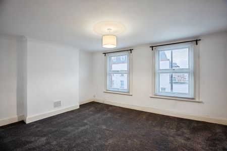 2 Bed Flat, Off Bridge Road, SW19 - Photo 5