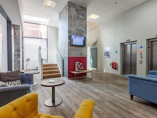 1 bedroom in a flat share to rent - Photo 1