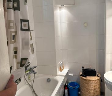 Helle 3 Zi. Wohn. in schönen Altbau - Photo 1