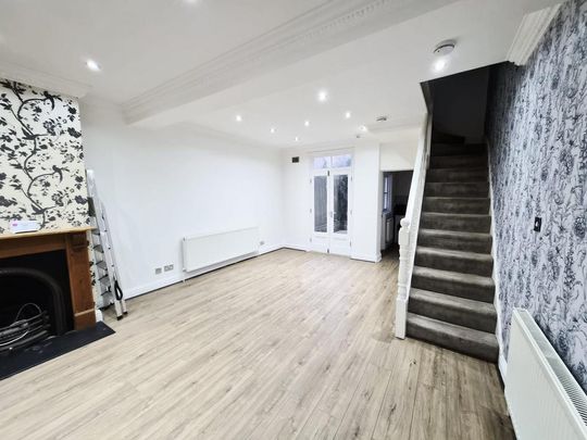 3 bedroom end of terrace house to rent - Photo 1