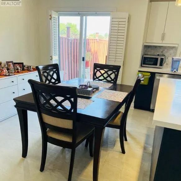 311 OAKTREE CIRCLE E - Photo 1