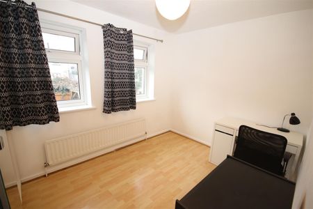 2 bedroom Terraced House to let - Photo 2