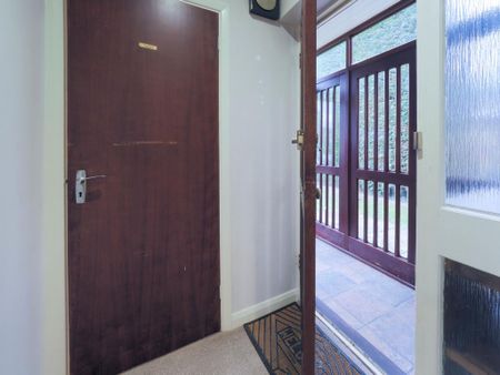 5 bedroom detached house to rent - Photo 4