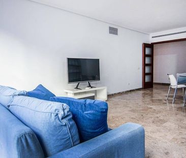 4 room luxury Flat for rent in Valencia - Photo 5