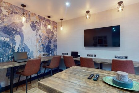 Norwich Road Room 9 - Photo 2