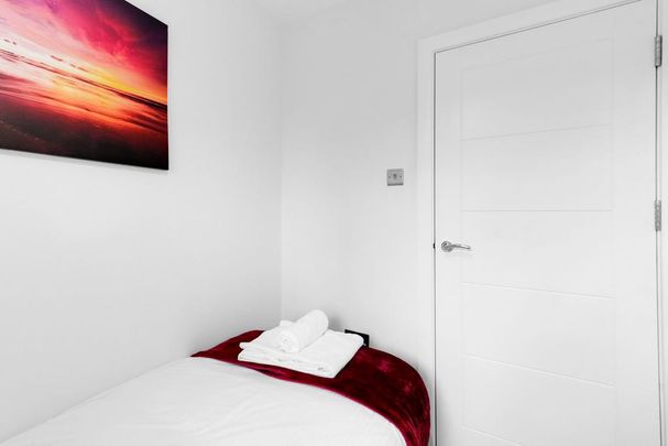 4 bedroom terraced house to rent - Photo 1