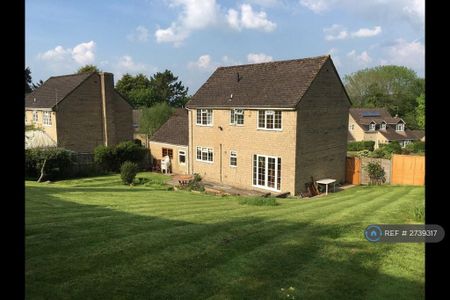 4 bedroom detached house to rent - Photo 2